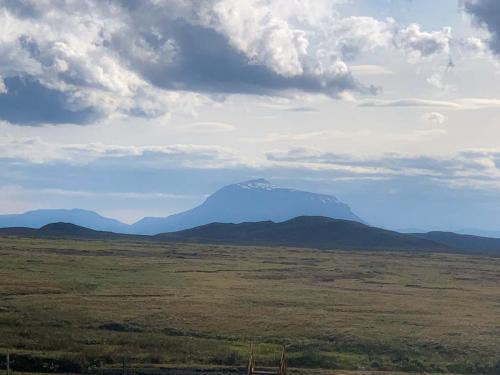 Herðubreið kaldes bjergenes dronnig.